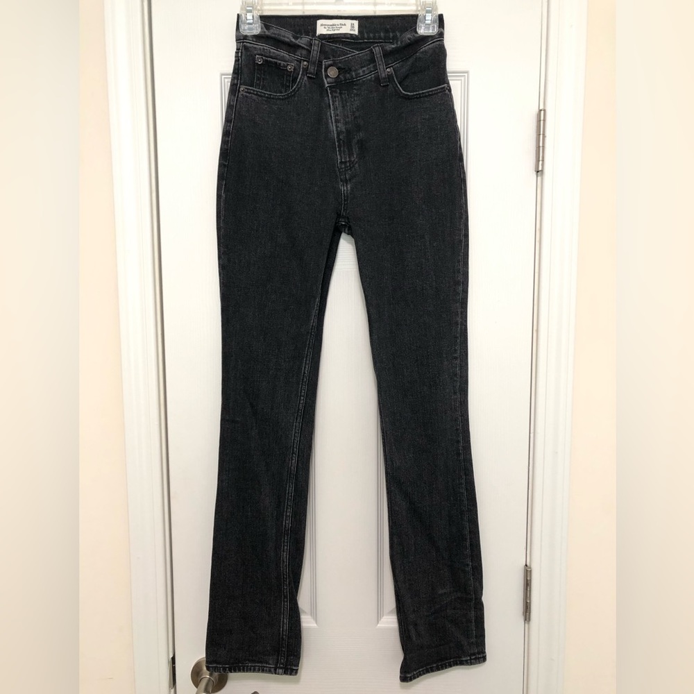 Abercrombie & Fitch 90's Slim Straight Ultra High Rise Black Denim Women’s 24/00
